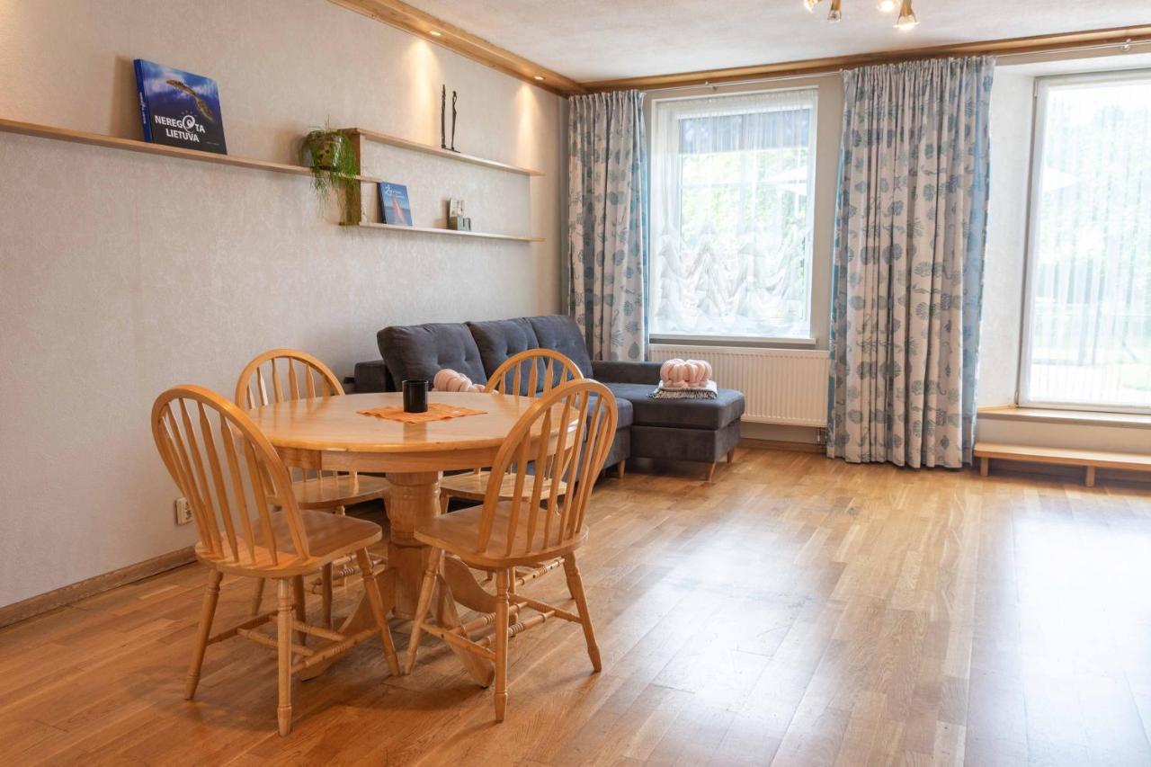 Cozy One Room Apartment With Yard Juodkrantė Eksteriør bilde