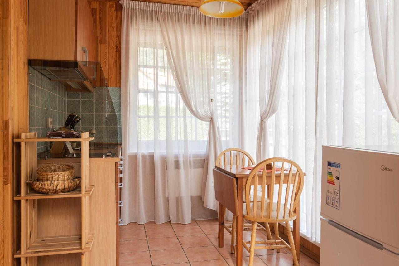 Cozy One Room Apartment With Yard Juodkrantė Eksteriør bilde